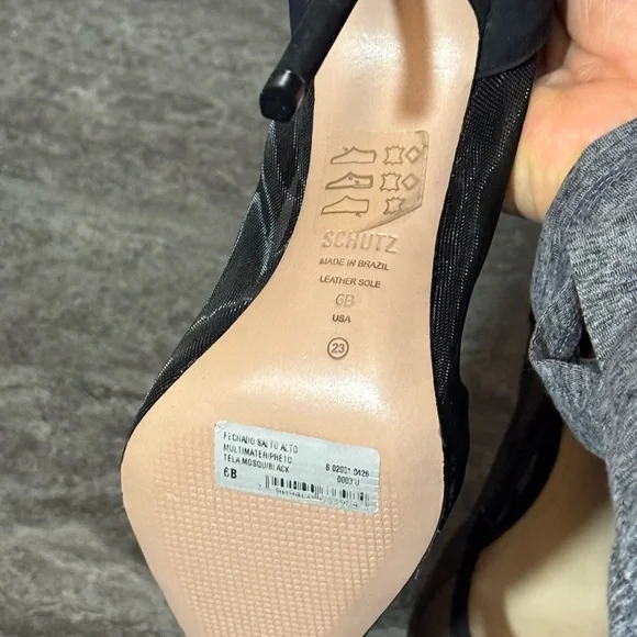 SCHUTZ Myrine Nubuck Pump In Black. Size 6B - Picture 3 of 8